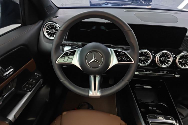 Used Mercedes-Benz GLB 2025 GLB 220 Sport Edition Steering Wheel