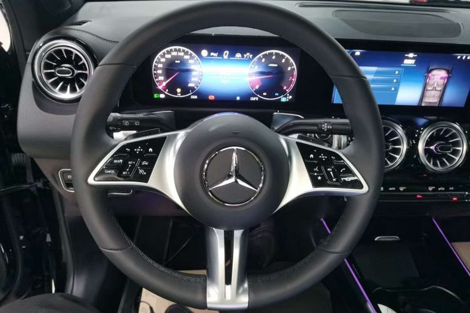 Used Mercedes-Benz GLB 2025 GLB 220 Sport Edition Steering Wheel