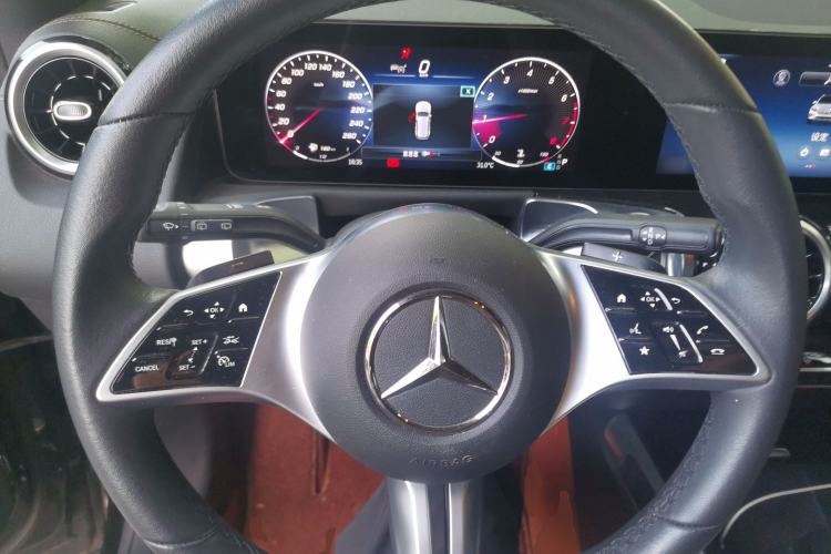 Used Mercedes-Benz GLB 2025 GLB 200 Dynamic Edition Steering Wheel