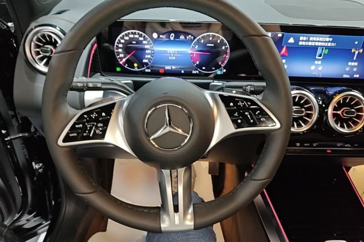 Used Mercedes-Benz GLB 2025 GLB 220 Sport Edition Steering Wheel