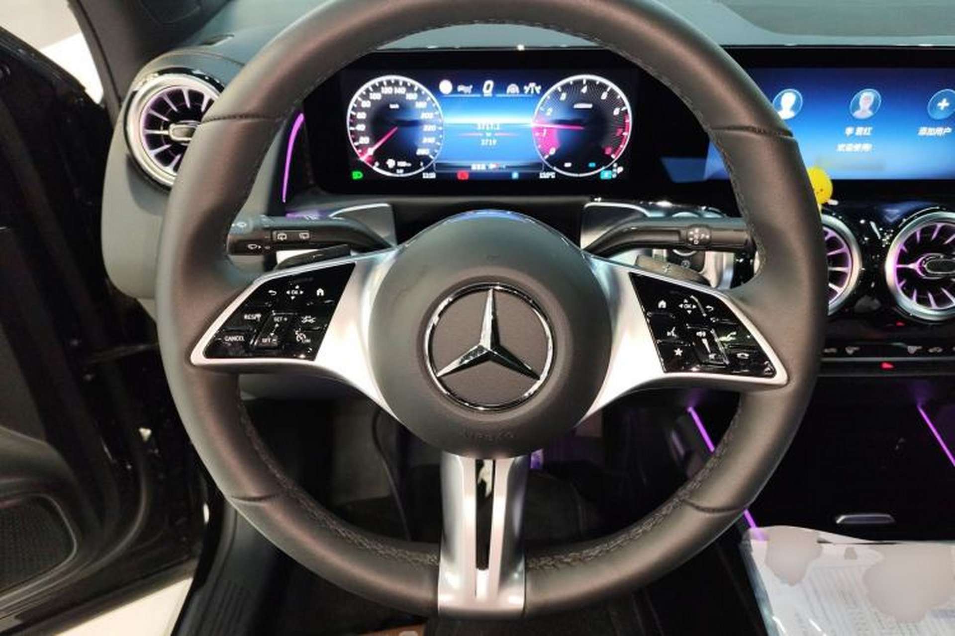 Used Mercedes-Benz GLB 2025 GLB 220 Sport Edition Steering Wheel