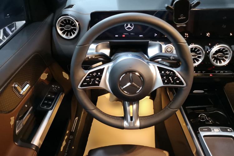 Used Mercedes-Benz GLB 2025 GLB 220 Sport Edition Steering Wheel