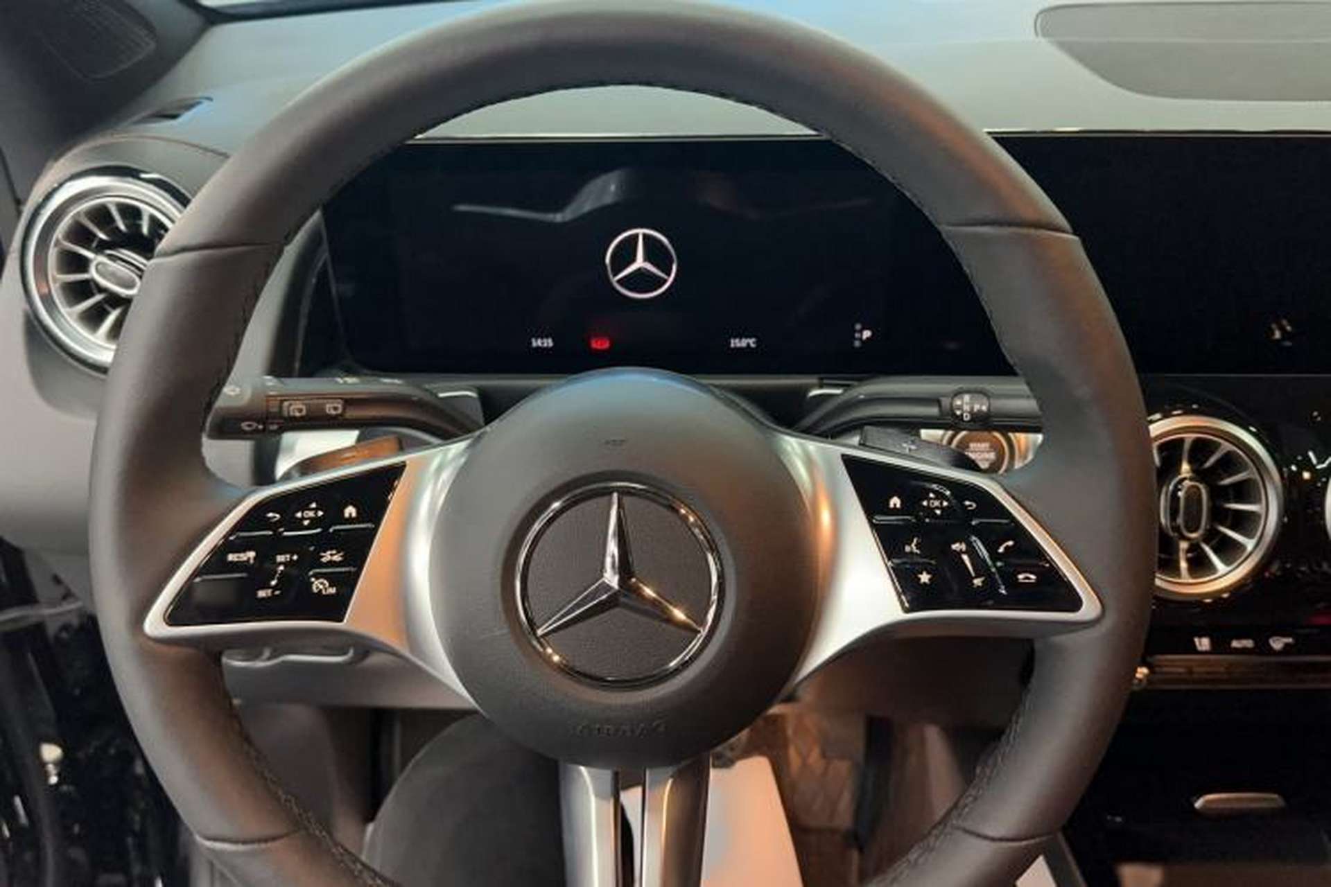 Used Mercedes-Benz GLB 2025 GLB 220 Fashion Model Steering Wheel