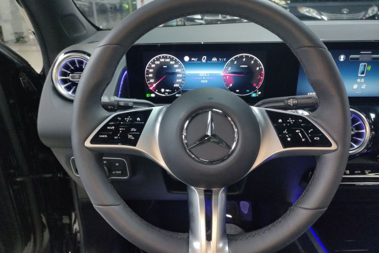 Used Mercedes-Benz GLB 2025 GLB 220 Sport Edition Steering Wheel