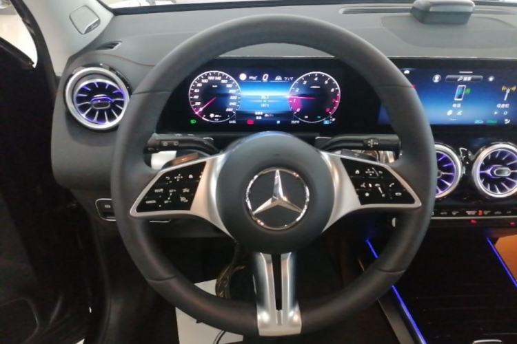 Used Mercedes-Benz GLB 2025 GLB 220 Fashion Model Steering Wheel