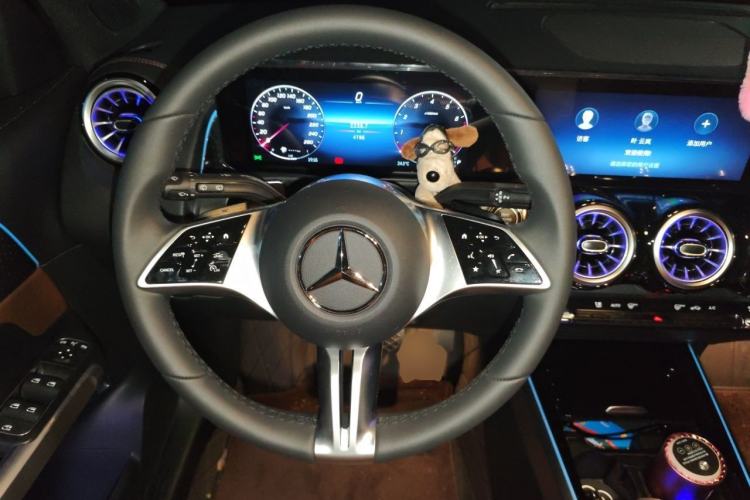 Used Mercedes-Benz GLB 2025 GLB 220 Sport Edition Steering Wheel