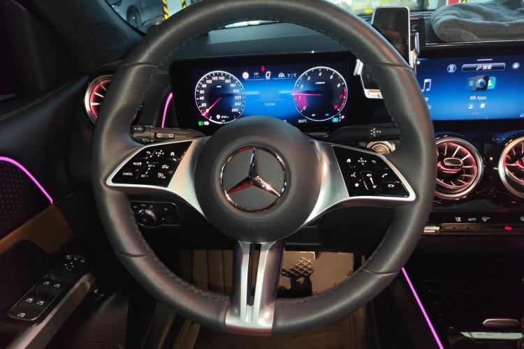 Used Mercedes-Benz GLB 2025 GLB 220 Sport Edition Steering Wheel