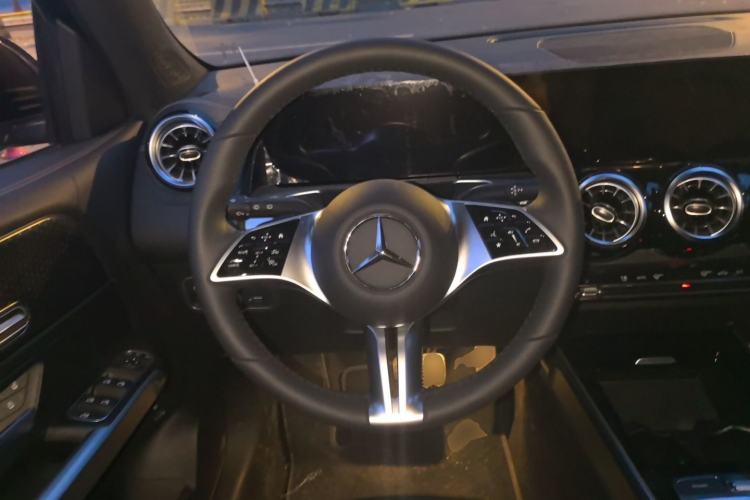 Used Mercedes-Benz GLB 2025 GLB 220 Sport Edition Steering Wheel