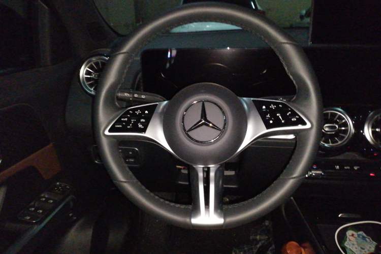 Used Mercedes-Benz GLB 2025 GLB 220 Sport Edition Steering Wheel