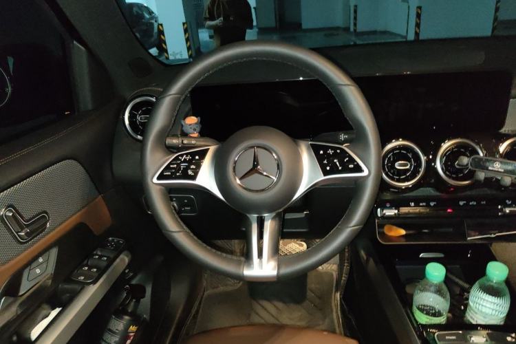 Used Mercedes-Benz GLB 2025 GLB 200 Dynamic Edition Steering Wheel