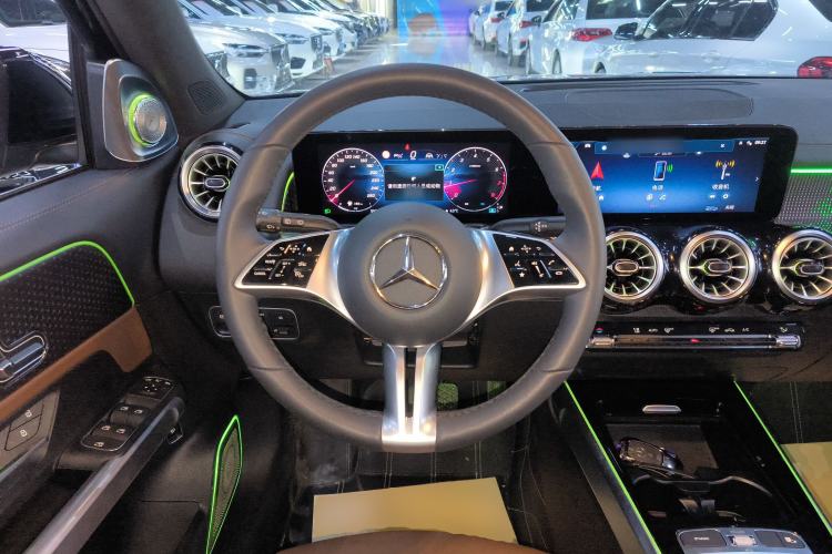 Used Mercedes-Benz GLB 2025 GLB 220 Sport Edition Steering Wheel