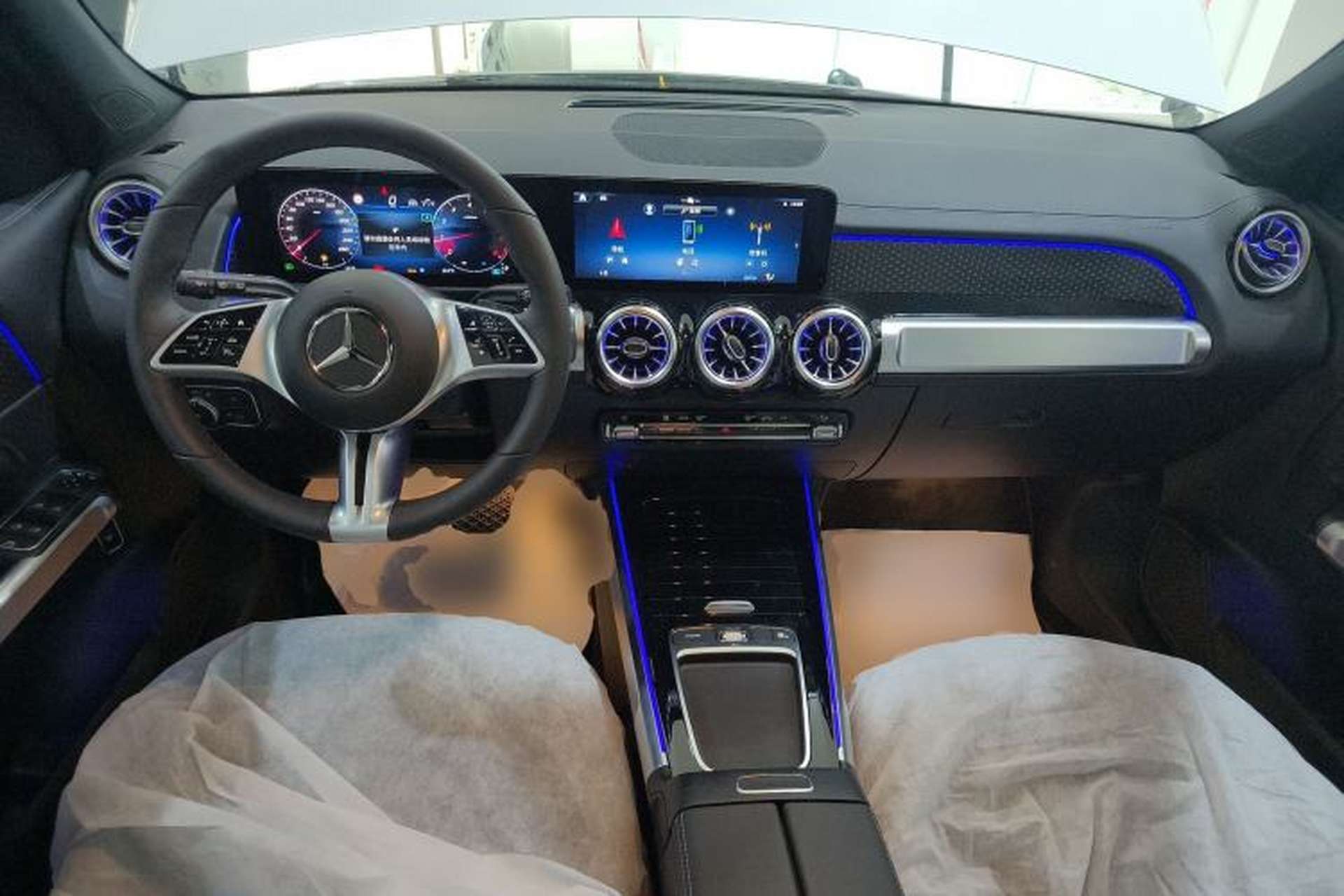 Used Mercedes-Benz GLB 2025 GLB 220 Sport Edition Center Console