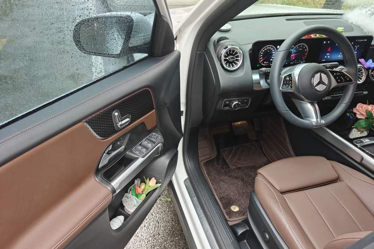 Used Mercedes-Benz GLB 2025 GLB 220 Sport Edition Driver Seat