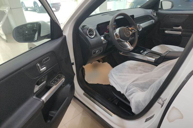 Used Mercedes-Benz GLB 2025 GLB 220 Sport Edition Driver Seat