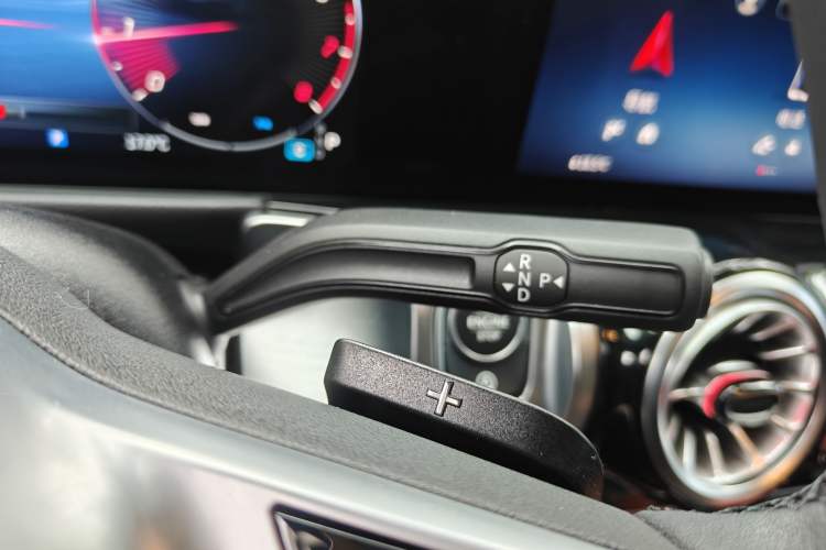 Used Mercedes-Benz GLB 2025 GLB 220 Sport Edition Gear Lever