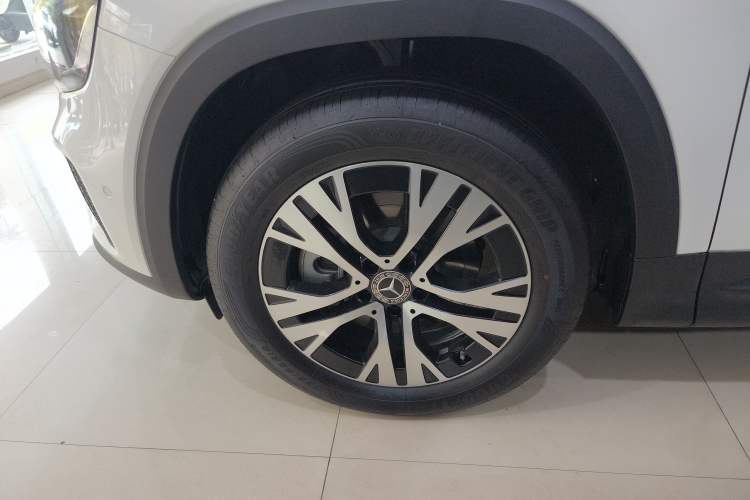 Used Mercedes-Benz GLB 2025 GLB 220 Sport Edition Left Front Wheel Hub
