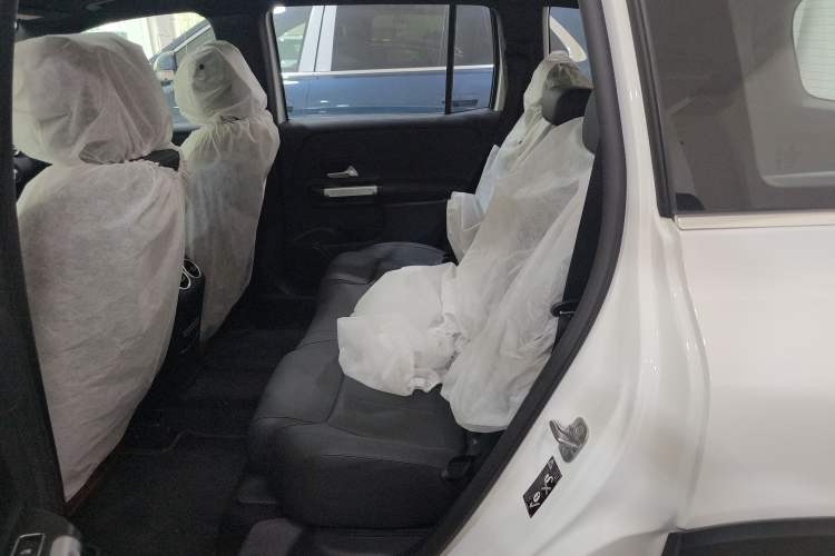 Used Mercedes-Benz GLB 2025 GLB 220 Sport Edition Left Rear Seat