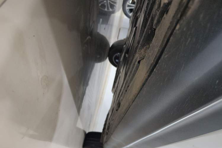 Used Mercedes-Benz GLB 2025 GLB 220 Sport Edition Left Side Sill