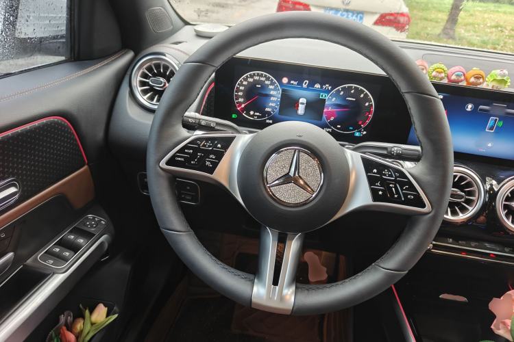 Used Mercedes-Benz GLB 2025 GLB 220 Sport Edition Steering Wheel