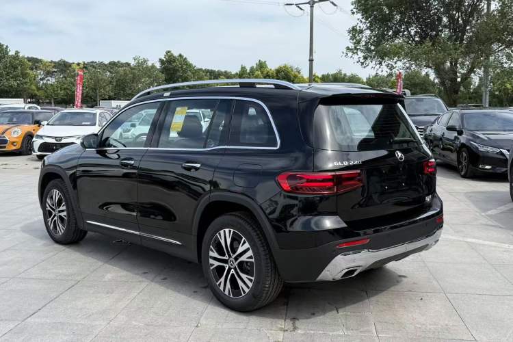 Used Mercedes-Benz GLB 2026 GLB 220 Dynamic Model Exterior 3