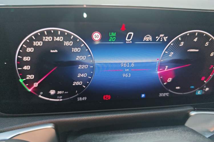 Used Mercedes-Benz GLB 2026 GLB 220 Dynamic Model Odometer Close Up