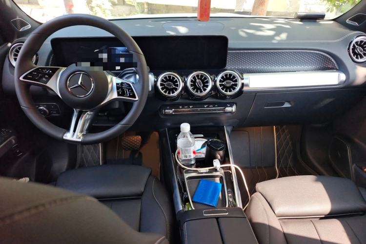 Used Mercedes-Benz GLB 2026 GLB 220 Collector’s Edition Center Console