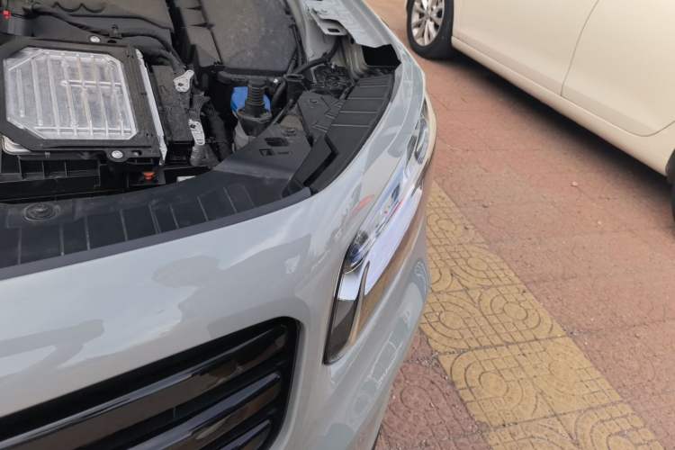 Used Mercedes-Benz GLB 2026 GLB 220 Collector’s Edition Engine Bay Left