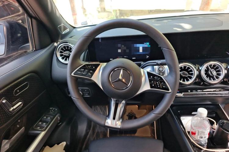 Used Mercedes-Benz GLB 2026 GLB 220 Collector’s Edition Steering Wheel