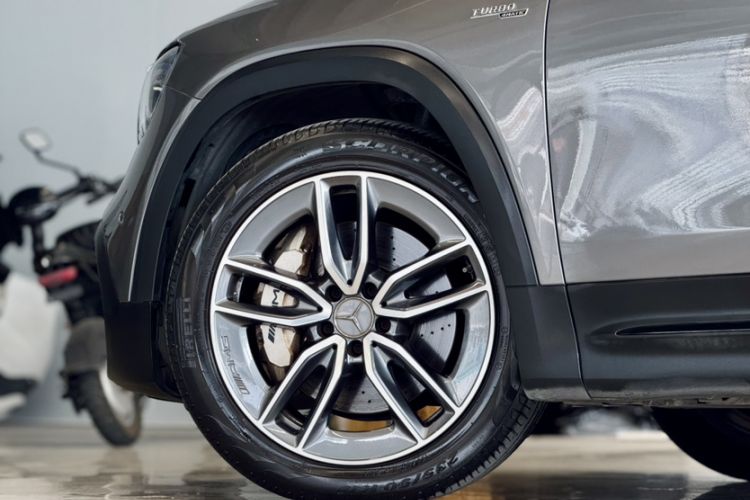 Used Mercedes-Benz GLB AMG 2021-Year Restyled AMG GLB 35 4MATIC Exterior 1