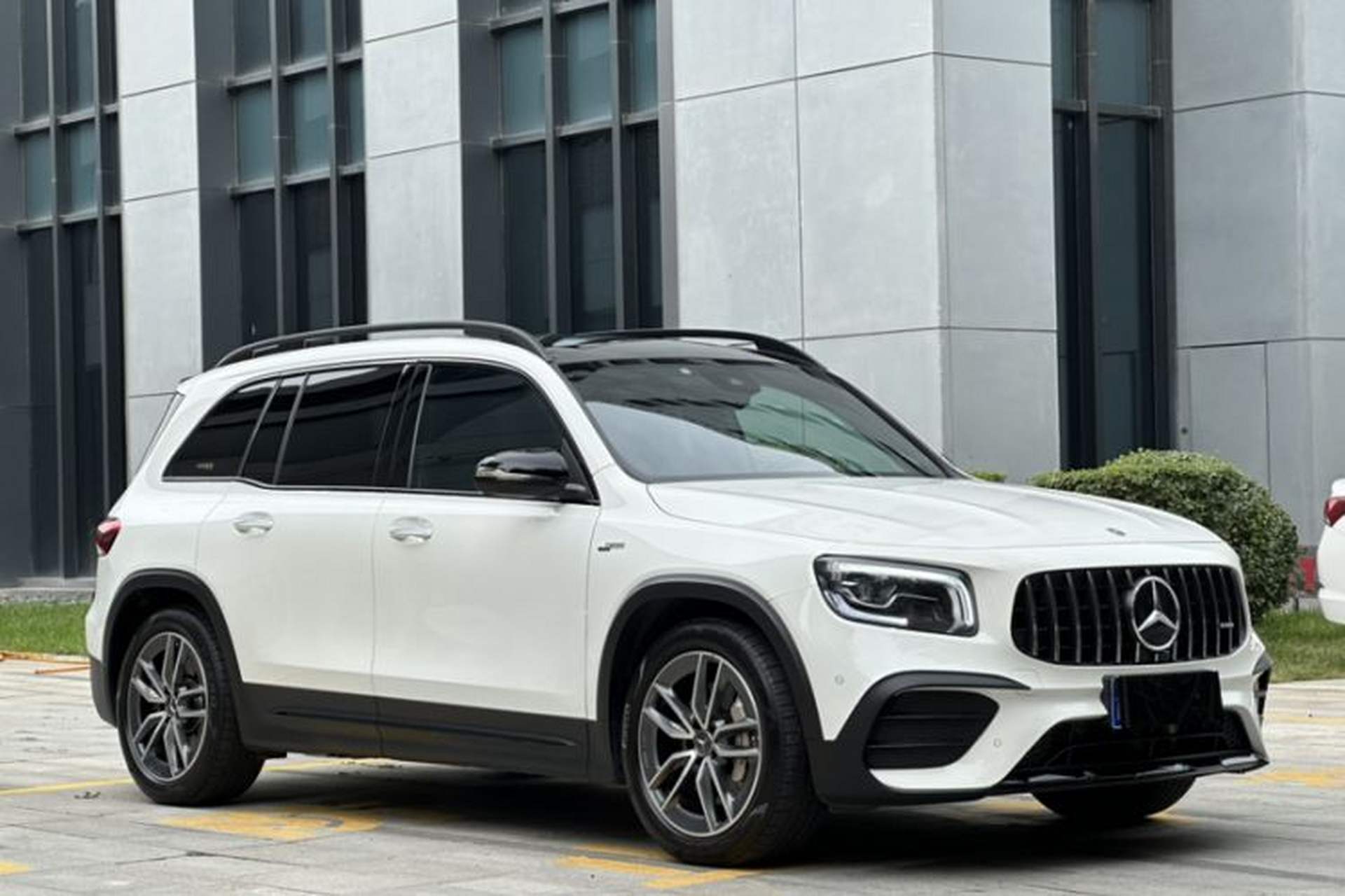 Used Mercedes-Benz GLB AMG 2022 AMG GLB 35 4MATIC Exterior 2