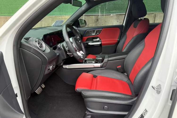 Used Mercedes-Benz GLB AMG 2022 AMG GLB 35 4MATIC Interior 3