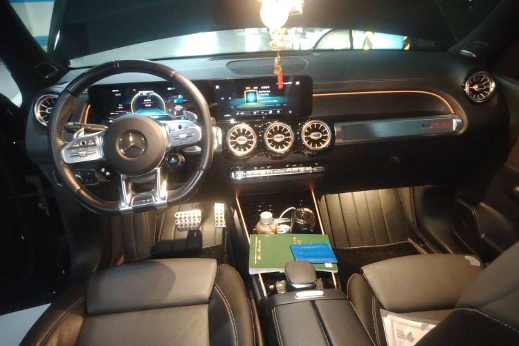 Used Mercedes-Benz GLB AMG 2021 AMG GLB 35 4MATIC Center Console