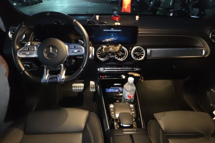 Used Mercedes-Benz GLB AMG 2021 AMG GLB 35 4MATIC Center Console