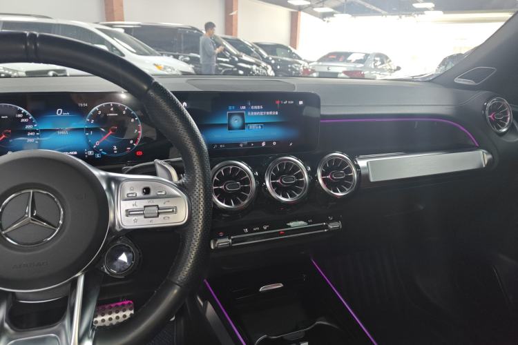 Used Mercedes-Benz GLB AMG 2021-Year Restyled AMG GLB 35 4MATIC Center Console