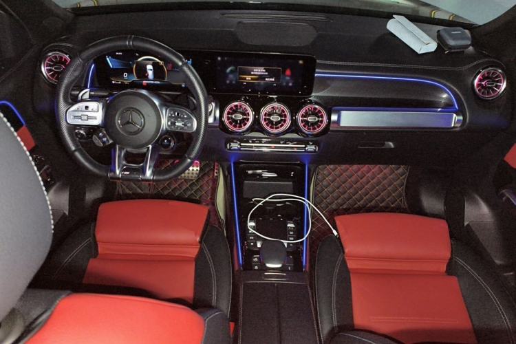 Used Mercedes-Benz GLB AMG 2021-Year Restyled AMG GLB 35 4MATIC Center Console