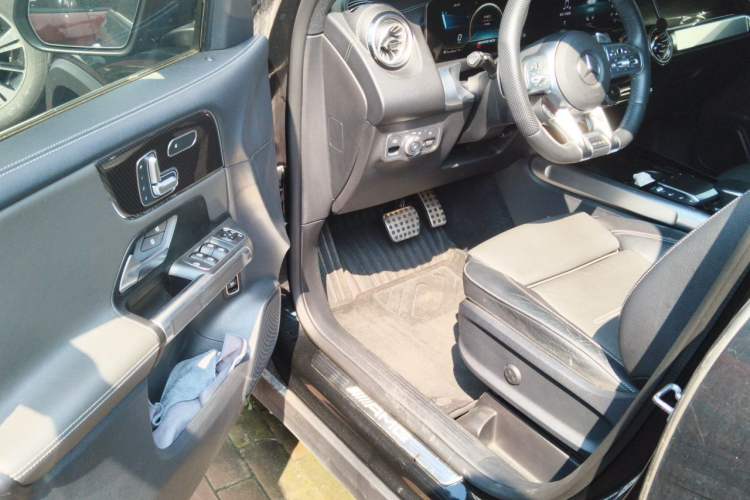 Used Mercedes-Benz GLB AMG 2021-Year Restyled AMG GLB 35 4MATIC Driver Seat
