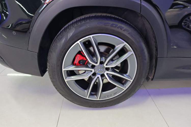 Used Mercedes-Benz GLB AMG 2021-Year Restyled AMG GLB 35 4MATIC Exterior 8