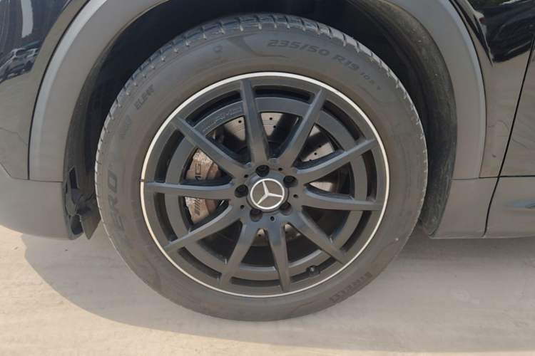 Used Mercedes-Benz GLB AMG 2021-Year Restyled AMG GLB 35 4MATIC Left Front Wheel Hub