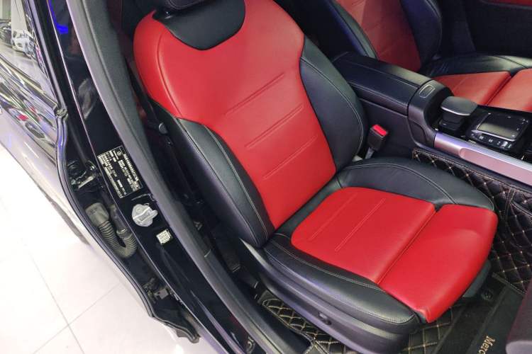 Used Mercedes-Benz GLB AMG 2021-Year Restyled AMG GLB 35 4MATIC Right Front Seat