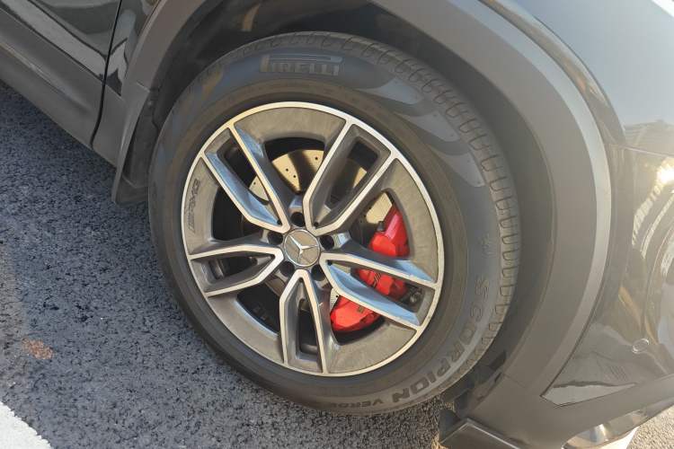 Used Mercedes-Benz GLB AMG 2021-Year Restyled AMG GLB 35 4MATIC Right Front Wheel Hub