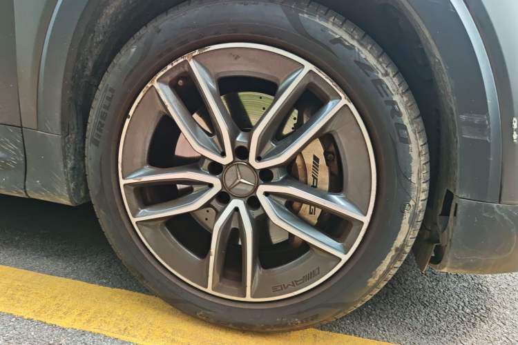 Used Mercedes-Benz GLB AMG 2021 AMG GLB 35 4MATIC Right Front Wheel Hub