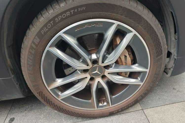 Used Mercedes-Benz GLB AMG 2021-Year Restyled AMG GLB 35 4MATIC Right Front Wheel Hub