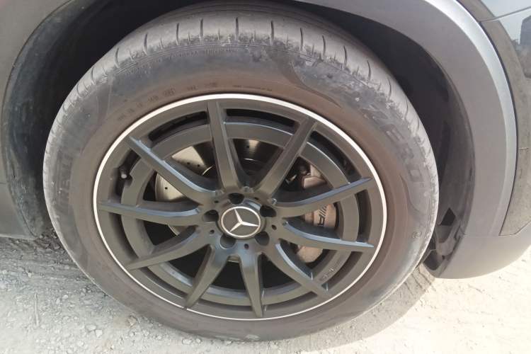 Used Mercedes-Benz GLB AMG 2021-Year Restyled AMG GLB 35 4MATIC Right Front Wheel Hub