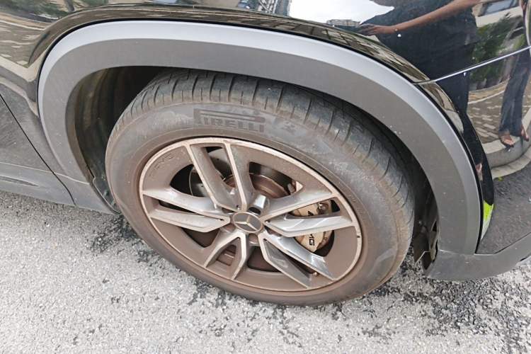 Used Mercedes-Benz GLB AMG 2021-Year Restyled AMG GLB 35 4MATIC Right Front Wheel Hub