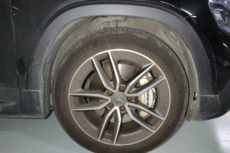 Used Mercedes-Benz GLB AMG 2021-Year Restyled AMG GLB 35 4MATIC Right Front Wheel Hub