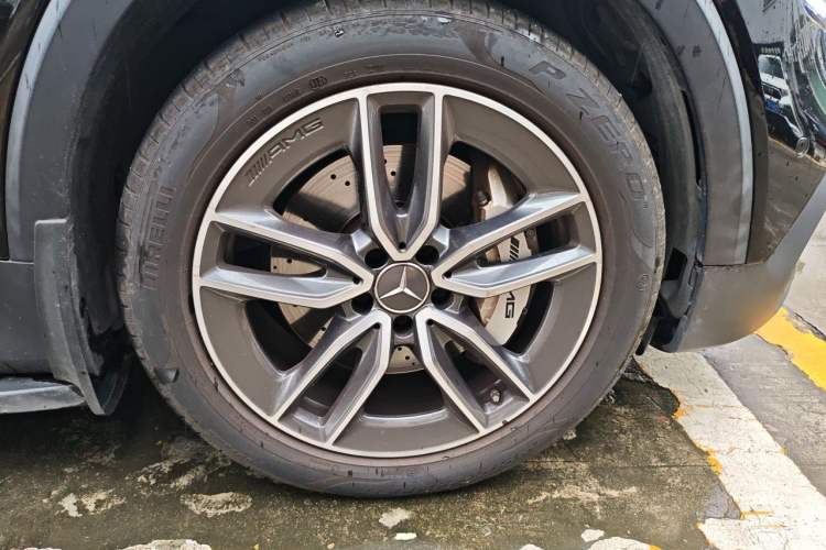 Used Mercedes-Benz GLB AMG 2021-Year Restyled AMG GLB 35 4MATIC Right Front Wheel Hub