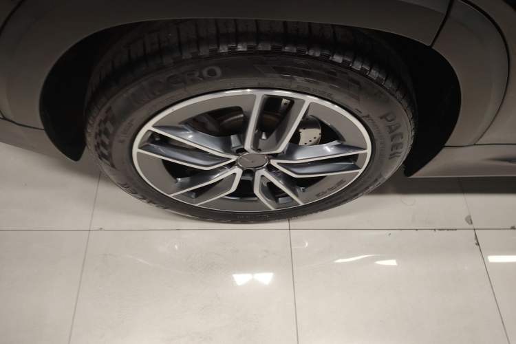 Used Mercedes-Benz GLB AMG 2021 AMG GLB 35 4MATIC Right Rear Wheel Hub