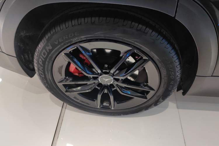 Used Mercedes-Benz GLB AMG 2021 AMG GLB 35 4MATIC Right Rear Wheel Hub