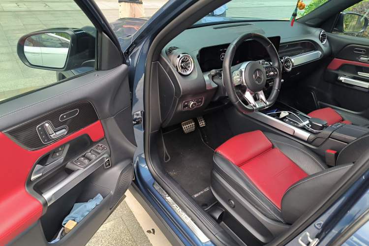 Used Mercedes-Benz GLB AMG 2021-Year Restyled AMG GLB 35 4MATIC Driver Seat