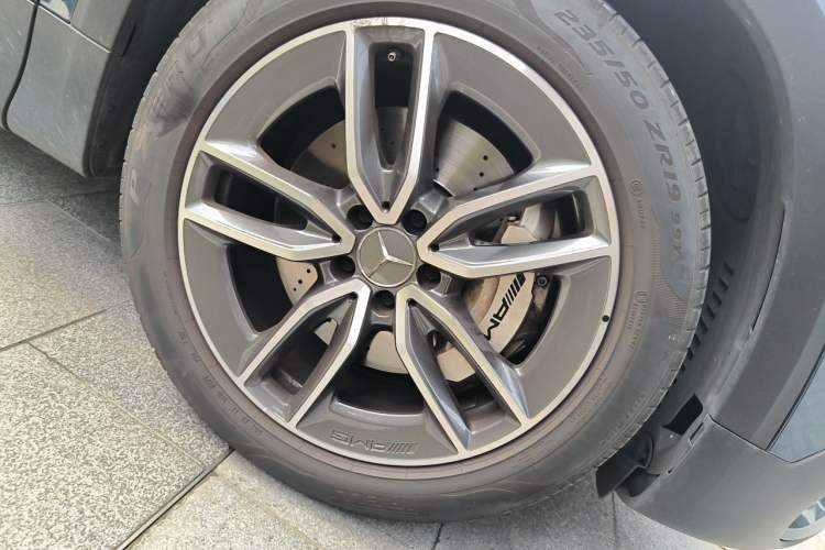 Used Mercedes-Benz GLB AMG 2021-Year Restyled AMG GLB 35 4MATIC Right Front Wheel Hub
